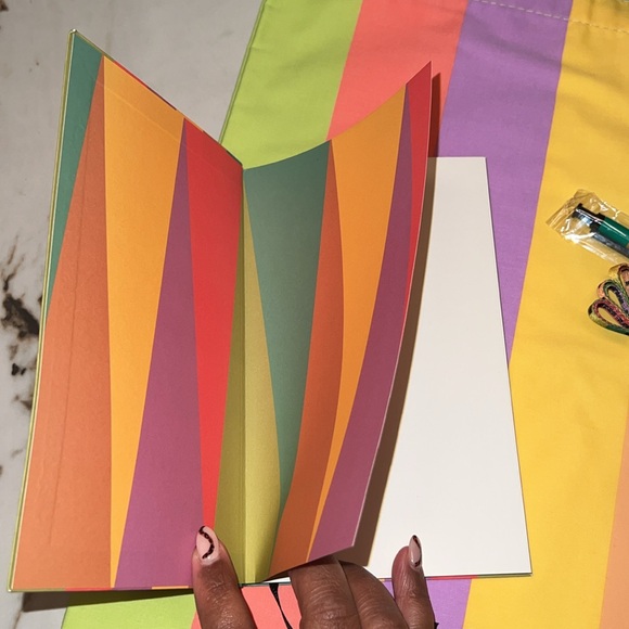 NEW GUCCI Empowering Dream Maker Gift Tote Bag Notebook ,Pen and Lanyard - Picture 3 of 5